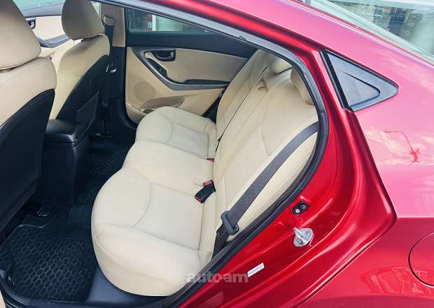 Hyundai Elantra 2011 — լուսանկար 11