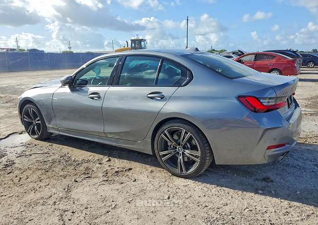 BMW 330