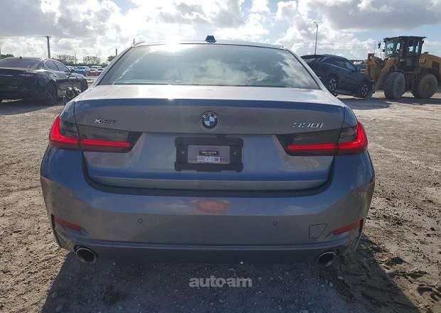 BMW 330