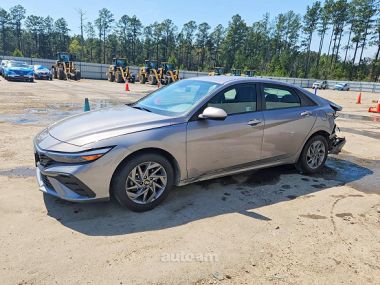 Hyundai Elantra  2023 