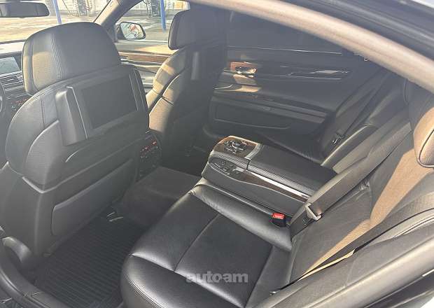 BMW 750