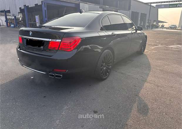 BMW 750