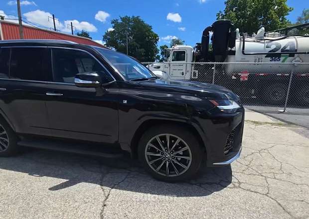 Lexus LX 600