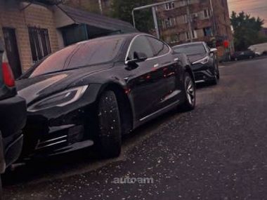 Tesla Model S  2017 