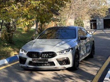 BMW M8  2023 