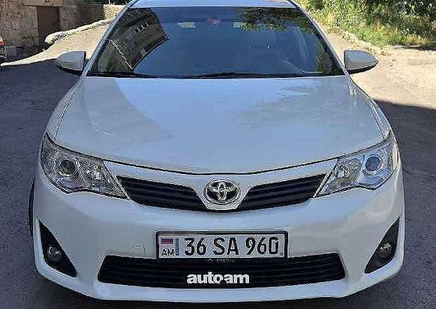 Toyota Camry 2012 — լուսանկար 1