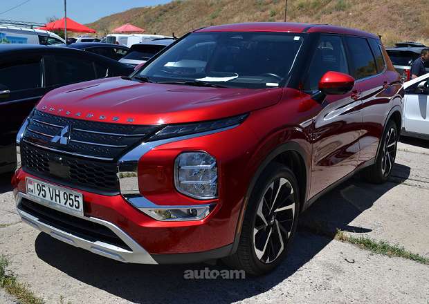 Mitsubishi Outlander 2022 — լուսանկար 3