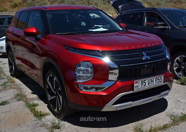 Mitsubishi Outlander 2022 — լուսանկար 1