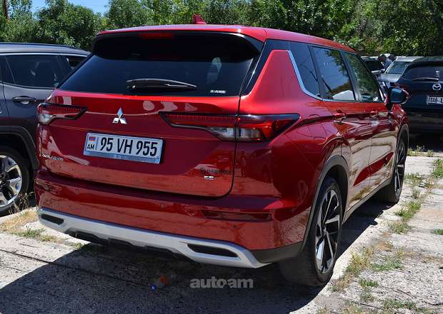 Mitsubishi Outlander 2022 — լուսանկար 15