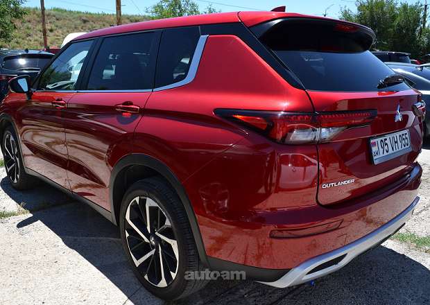 Mitsubishi Outlander 2022 — լուսանկար 13
