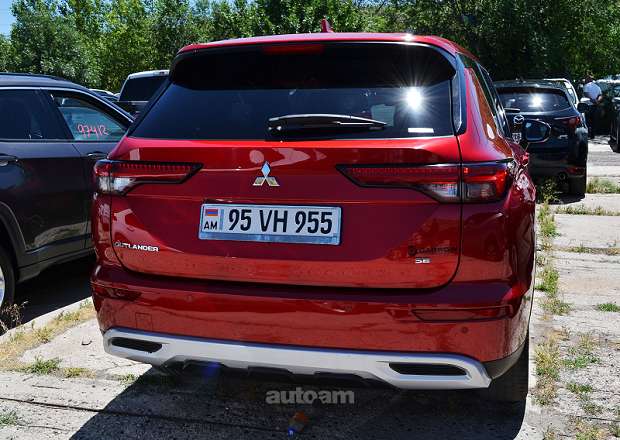 Mitsubishi Outlander 2022 — լուսանկար 14