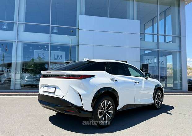 Lexus RZ 300