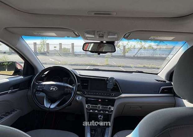 Hyundai Elantra 2018 — photo 4