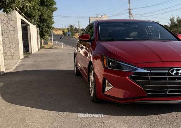 Hyundai Elantra 2018 — photo 1