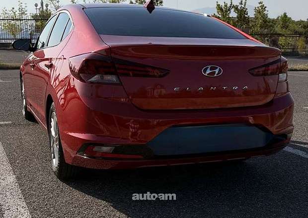 Hyundai Elantra 2018 — photo 3