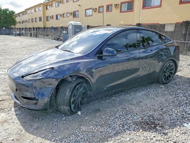 Tesla Model Y  2024 
