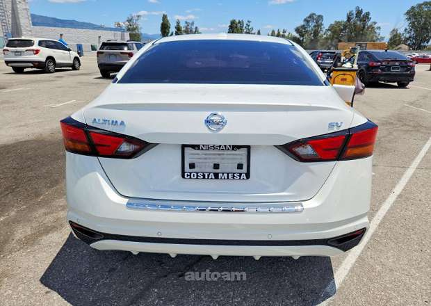 Nissan Altima