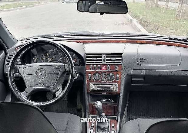 Mercedes-Benz C 180