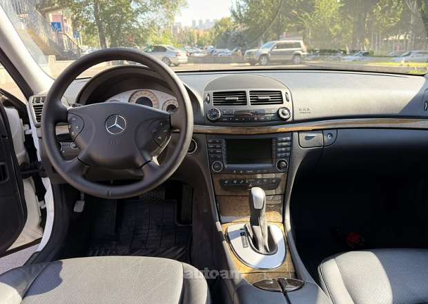 Mercedes-Benz E 320