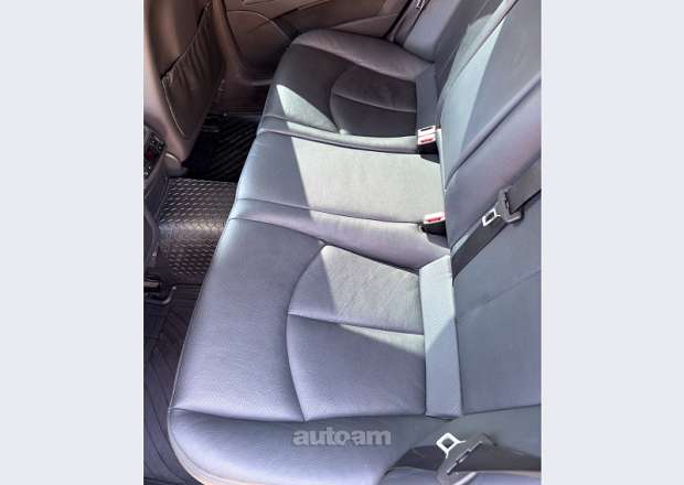 Mercedes-Benz E 320