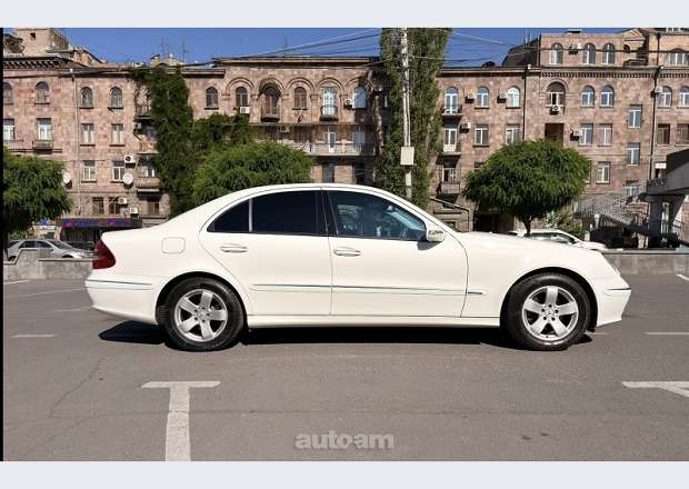 Mercedes-Benz E 320