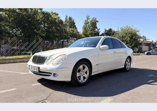 Mercedes-Benz E 320