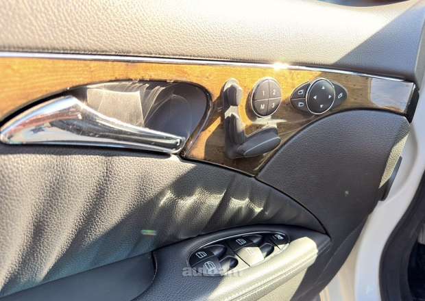 Mercedes-Benz E 320