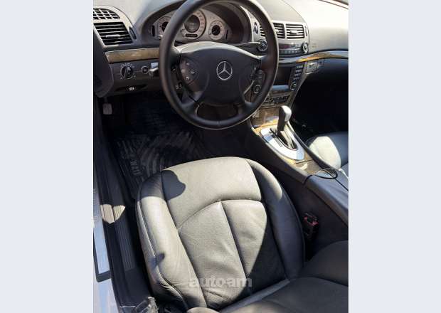 Mercedes-Benz E 320
