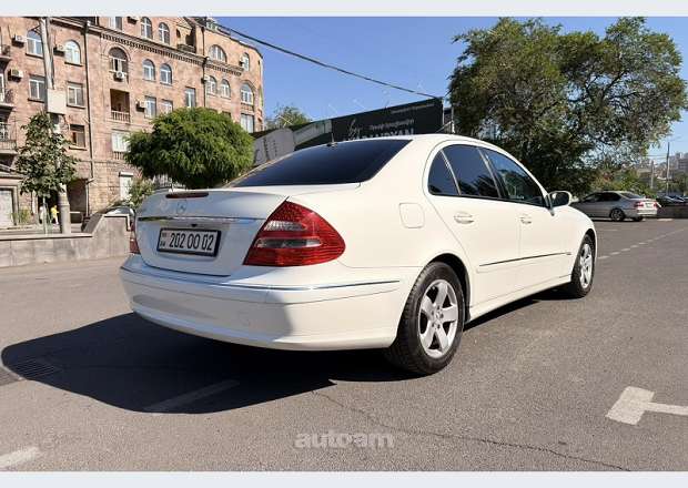 Mercedes-Benz E 320