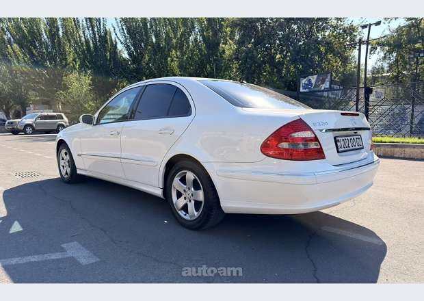Mercedes-Benz E 320