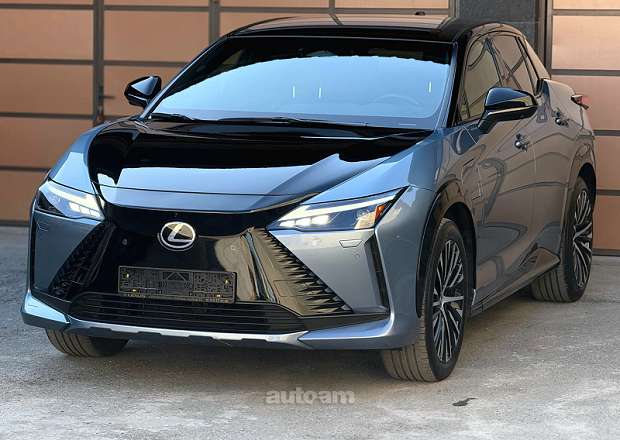 Lexus RZ 450e