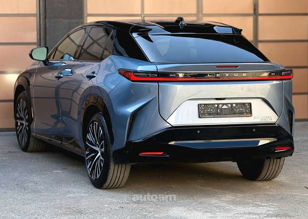 Lexus RZ 450e