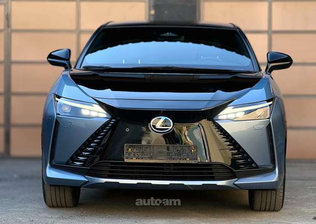 Lexus RZ 450e