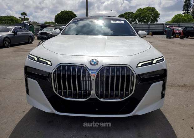 BMW 740