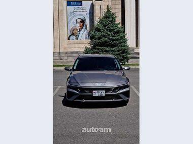 Hyundai Elantra  2024 