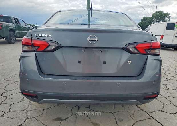 Nissan Versa