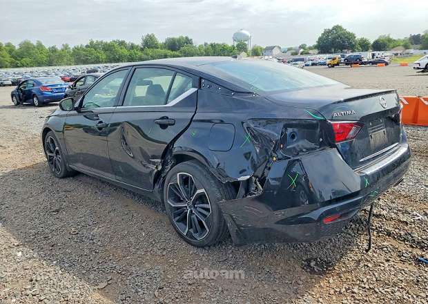 Nissan Altima