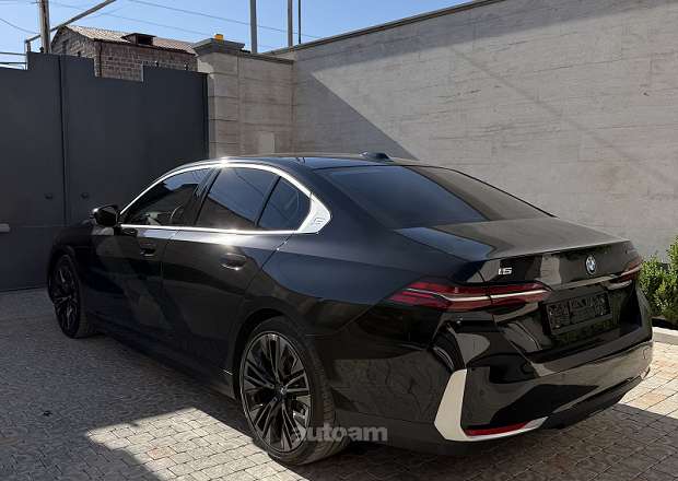 BMW i5