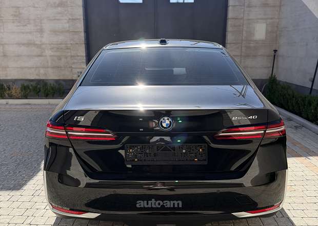 BMW i5