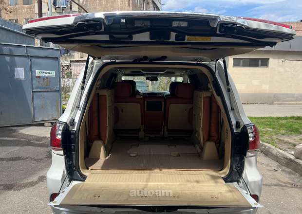 Lexus LX 570