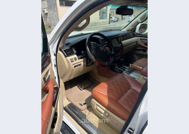 Lexus LX 570