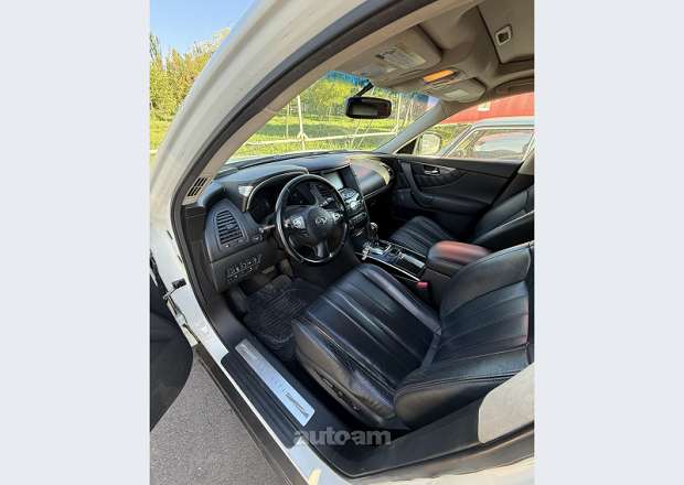 Infiniti FX35