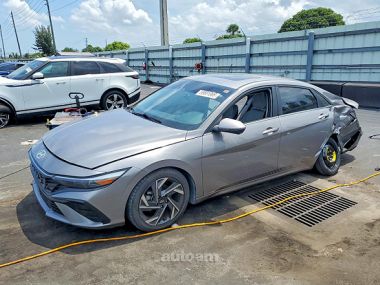 Hyundai Elantra  2024 