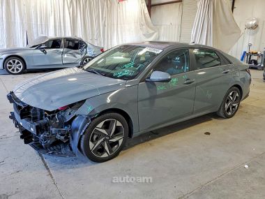 Hyundai Elantra  2022 