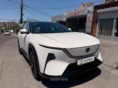 Mazda EZ-60  2025 