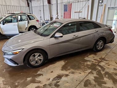 Hyundai Elantra  2025 