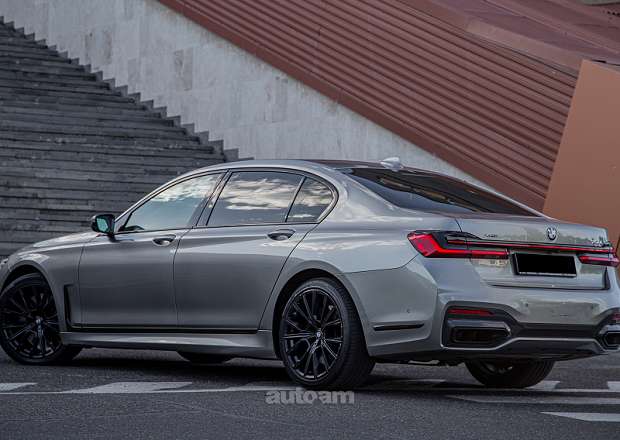 BMW 750