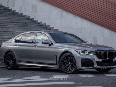 BMW 750  2022 
