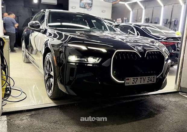 BMW i7