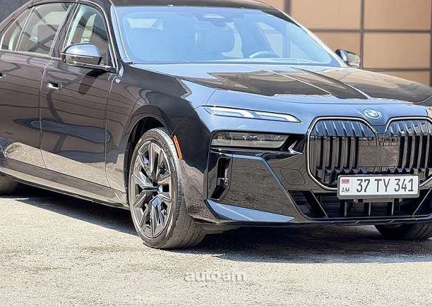 BMW i7